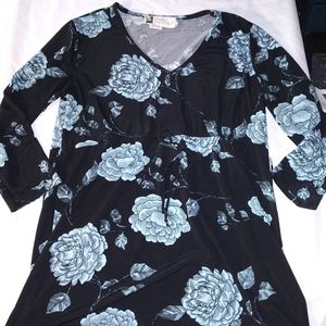 Women's maternity small petite blue flower top